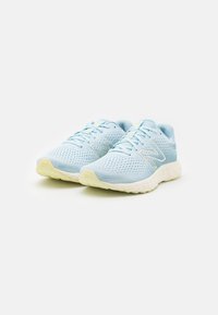 New Balance 520V8 - Katujuoksukengät - light chrome blue