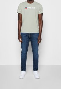 Tommy Jeans Jeans Tapered Fit - dark-blue denim