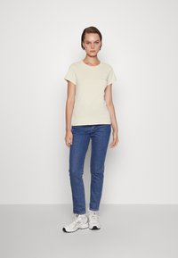 Calvin Klein Jeans MONOLOGO SLIM TEE 2 PACK - T-shirt básica - perfect taupe/eggshell