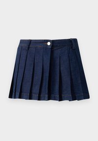 Tume denim korterüü vöökoha rõhuga, nööbiga kinnitamine ja kontrastselt õmmeldud detailid. Omab korralikke klotse ja sirget tagasi.