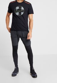 Nike Performance Camiseta estampada - black