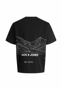 Juodas medvilninis marškinėlis su baltais kalnų kontūrais ir tekstu "JACK & JONES" su "EST. MCMXC" spausdinta apačioje. Trumpomis rankovėmis.