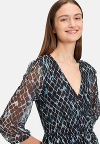 Betty & Co MIT PRINT - Freizeitkleid - mint/black