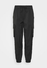 Sorte cargo joggerbukser med elastisk taljebånd, snøre, sidelommer med klap og elastiske manchetter.