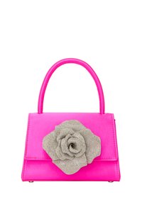 Lyserød satin håndtaske med en dekorativ s�ølvrose foran, med en struktureret design og et kort, glat håndtag.