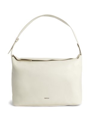 Biała skórzana torba na ramię z pojedynczym regulowanym paskiem i zapinaniem na suwak u góry, prezentowana na białym tle.