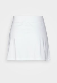 Falda blanca acampanada hecha de una tela suave y elástica. Presenta una cinturilla ancha y líneas simples y limpias sin patrones ni adornos.