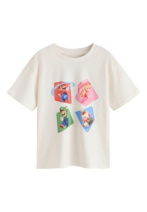Weißes Kurzarm-T-Shirt mit bunten Cartoonfiguren Mario, Prinzessin Peach, Luigi und Toad in vier schrägen Quadraten auf der Vorderseite.