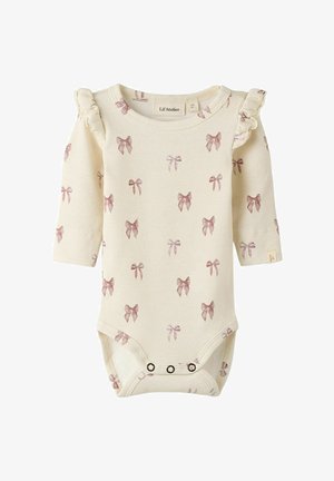 Flødefarvet ribbet heldragt med lange ærmer, med små pink sløjfe-mønstre, flæse-detaljer ved skuldrene og trykknapper forneden.