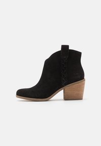 CONSTANCE - Nilkkurit - black