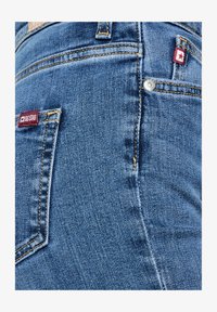 Nem kiválasztott, jeansblau