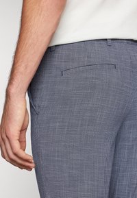 Selected Homme SLHSLIM ROBERT PANTS - Chino hlače - navy blazer/houndstooth
