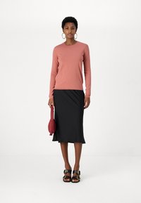 Calvin Klein COMFORT CREW-NECK - Džemperis - mineralize