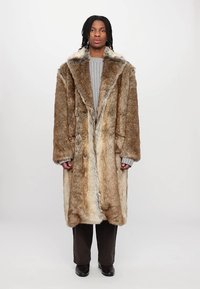 Han Kjøbenhavn LONG COAT - Žieminis paltas - wild brown