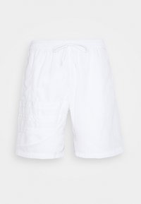 Bílé lehké šortky s elastickým pasem a šňůrkou na stažení. Mají decentní postranní panely a délku po kolena. Hladký povrch.