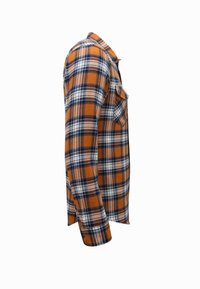 Oranje en marineblauwe geruite blouse met lange mouwen, een button-down kraag en een borstzak; zacht materiaal met een blokjespatroon; rechte snit.