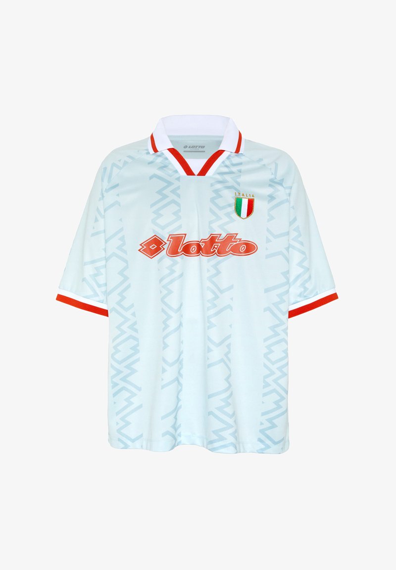 Hellblaues Italien-Fußballtrikot mit Zickzackmuster, rotem und weißem Kragen und Manschetten, Lotto-Logo und italienischem Flaggenemblem auf der Brust.