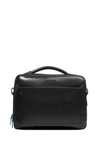 Valigetta nera in pelle con dettagli di cuciture blu, forma rettangolare sottile, manico superiore e tasca laterale con cerniera per riporre oggetti.