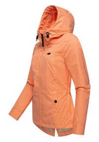 Leichte, pfirsichfarbene Regenjacke mit Kapuze, Reißverschluss, verstellbaren Kordeln, Fronttaschen und reflektierenden Akzenten am Saum.
