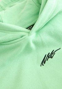 Unselected, lime green nxt