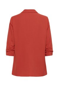 Blazer rouge avec des manches trois-quarts repliées et une couture arrière droite, présenté de dos sur un fond blanc.