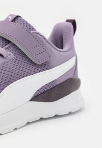 Puma ANZARUN LITE AC UNISEX - Katujuoksukengät - pale plum/white/midnight plum