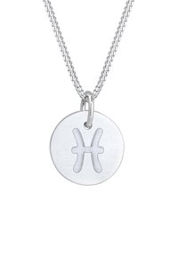 Silversmycke med en cirkulär berlock med borstad yta och en upphöjd Fisk-symbol i mitten. Kedjan har en klassisk design.