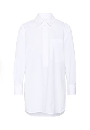 Bela srajca z dolgimi rokavi v klasičnem dizajnu, z ovratnikom s gumbi, sprednjim zapenjanjem in enim žepom na prsih. Gladka tekstura.