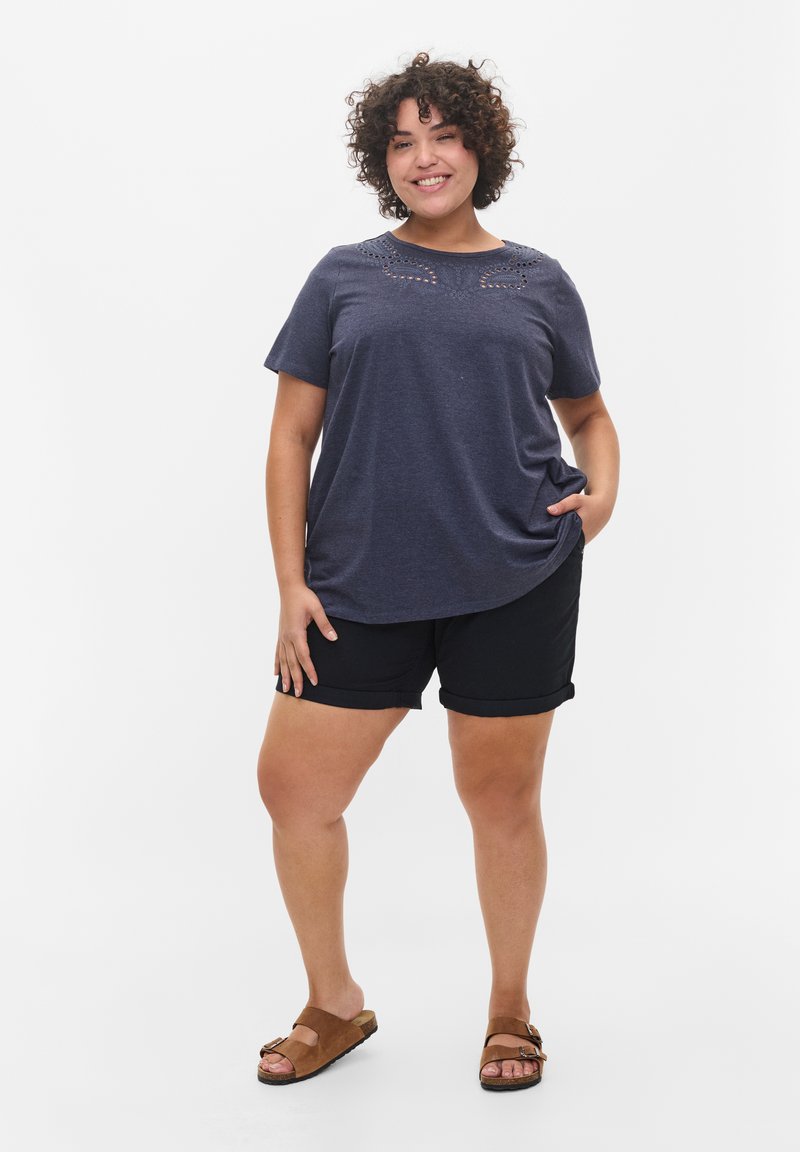 Damen T-Shirts | Zizzi SHORT SLEEVED WITH BRODERIE ANGLAISE T-Shirt print night sky mel./dunkelblau - NR15610 Damen T-Shirts | Zizzi SHORT SLEEVED WITH BRODERIE ANGLAISE T-Shirt print night sky mel./dunkelblau - NR15610