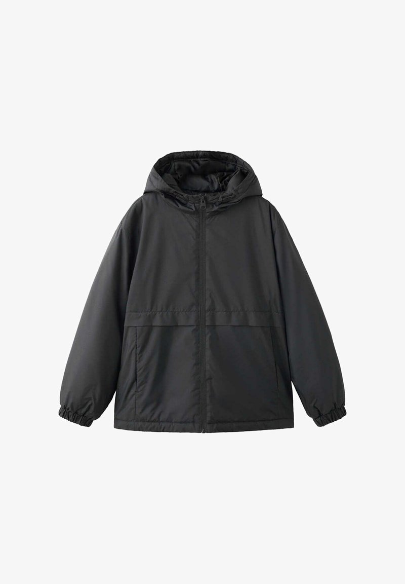 Veste noire à capuche avec fermeture éclair intégrale à l’avant, poignets élastiques et poches latérales, adaptée au temps froid.