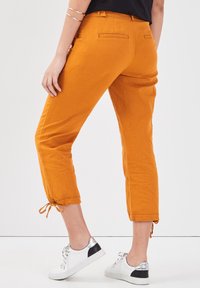Cache Cache Pantalon classique - mustard yellow