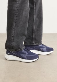 Não selecionado, navy/white