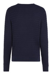 Pull bleu marine à manches longues en maille torsadée, col rond, poignets et ourlet côtelés, visible de dos.
