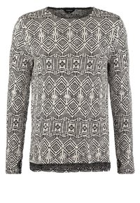 Pull noir et blanc à manches longues avec motifs géométriques en losange et rayures, col rond et poignets ajustés.