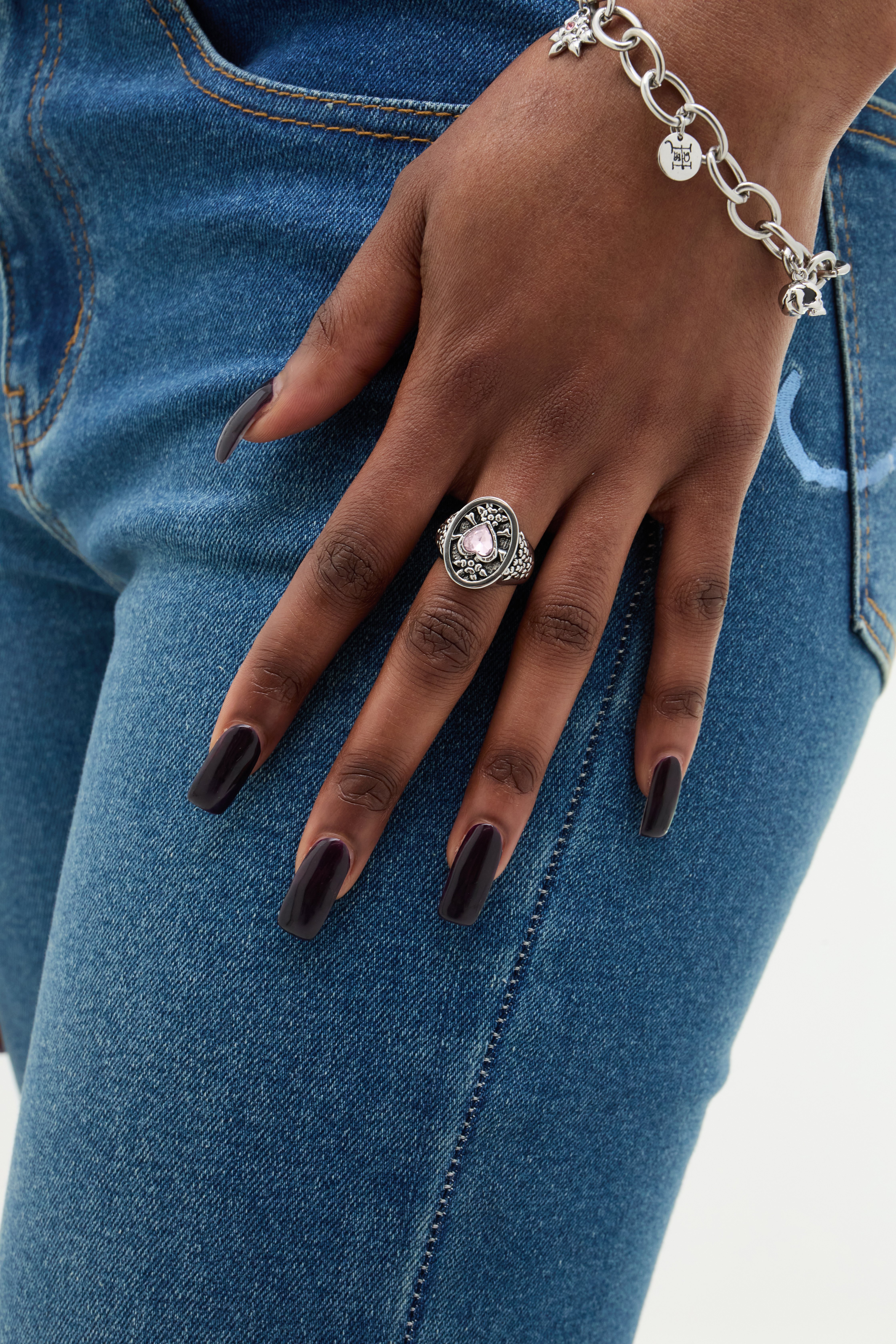Ed Hardy DEATH BEFORE DISHONOR BANDリング Ed Hardy Death Before Dishonor Dagger Signet Ring - Silver