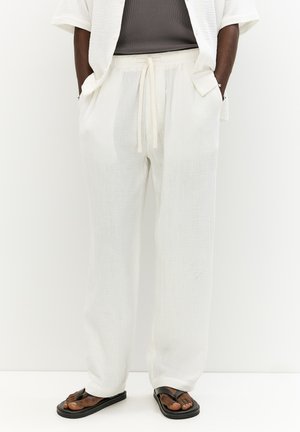 PULL&BEAR RUSTIC CREPE - Nohavice - white