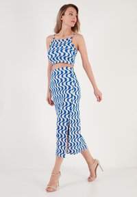 LELA SLIM FIT SET - Kynähame - royal blue white