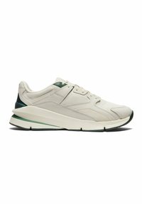 Baskets de sport beiges avec des accents verts, tige en mesh et synthétique, épaisse semelle blanche avec une subtile bande verte et des détails texturés sur les côtés.