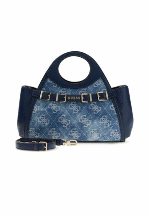Sac à main Guess en denim bleu et cuir avec poignées circulaires, motif logo matelassé, détails de boucle dorée et bandoulière amovible.