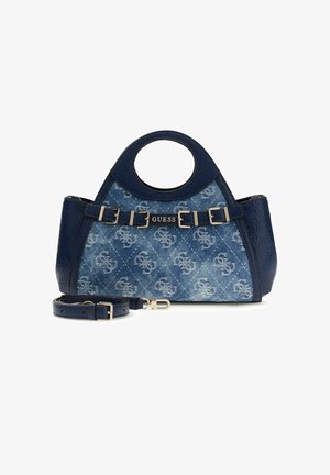 Sac à main Guess en denim bleu et cuir avec poignées circulaires, motif logo matelassé, détails de boucle dorée et bandoulière amovible.
