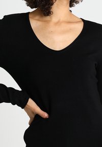 s.Oliver BLACK LABEL Stickad tröja - black