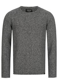 Maglione grigio a maniche lunghe con scollo rotondo, in tessuto a maglia testurizzato e con motivo sottile. Etichetta visibile all'collo, senza hardware distintivo.