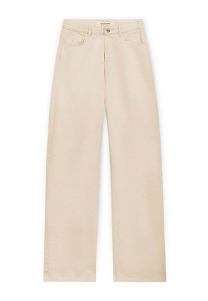 Pantalon beige droit avec fermeture par bouton et fermeture éclair à l'avant, passants pour ceinture, et poches avant et arrière, posé à plat sur un fond blanc.