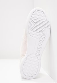 Reebok Classic PLUS COLD - Tenisky - pale pink/white