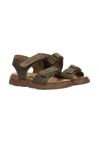 Bruine leren sandalen met twee verstelbare klittenbandriemen, textuurinlegzolen en een rubberen buitenzool met een golvend patroon.