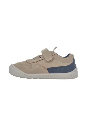 Baskets pour enfants beige et bleu marine avec bande velcro, lacets et semelle en caoutchouc blanche flexible, vues de profil.
