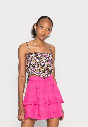 RAYA HANDKERCHIEF - Top - hot pink
