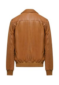 Giacca di pelle marrone con una texture liscia, design aderente, polsini e vita a coste. Presenta un colletto classico e una schiena senza cuciture.