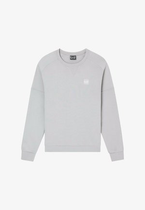 Felpa grigia con maniche lunghe, scollo rotondo e orlo a costine. Presenta una targhetta con logo bianco sul lato sinistro del petto, realizzata in morbido tessuto di cotone.