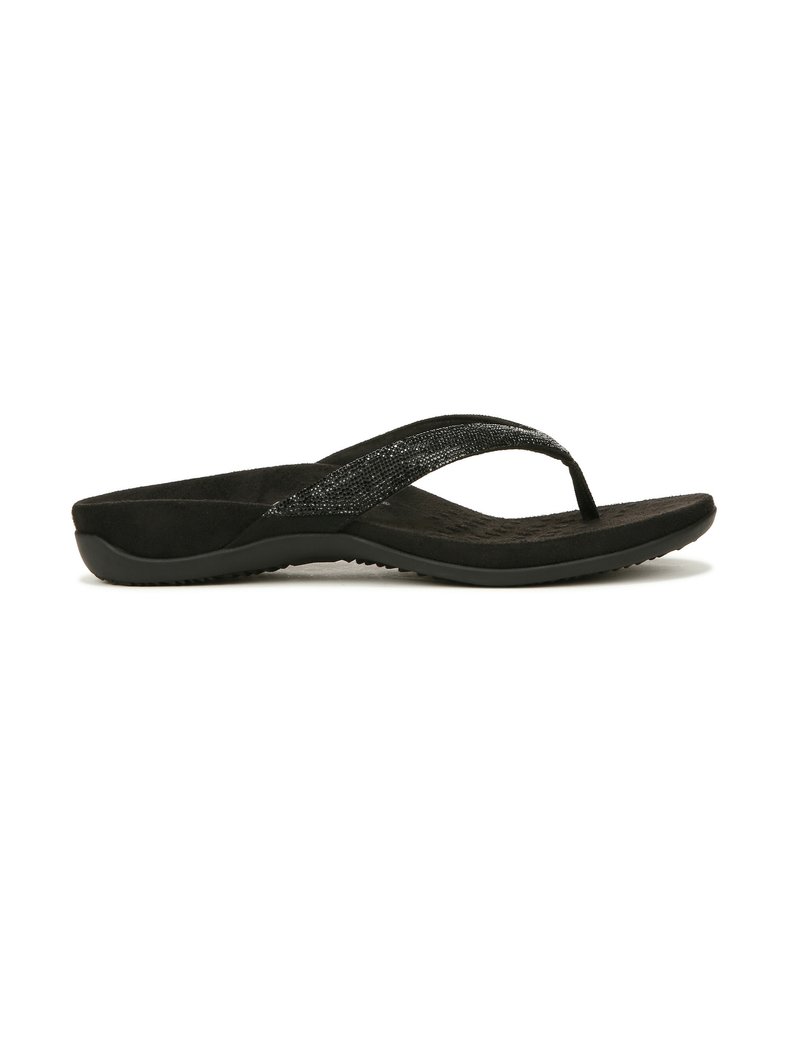 Sandales noires en tongs avec des bandes en tissu texturé, arborant un léger éclat. Semelle intérieure rembourrée et semelle flexible pour un confort optimal.